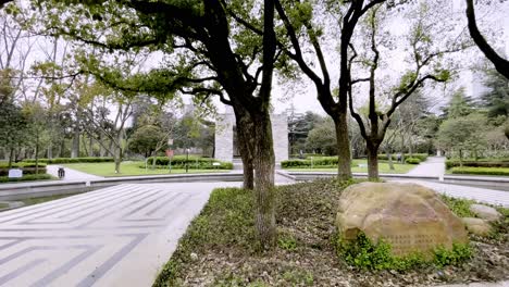 China,-Shanghai:-Das-Video-Fängt-Die-Perspektive-Eines-Der-Vielen-Tempel-Zum-Beten-Und-Entspannen-In-Den-Wunderschönen-Parks-Von-Shanghai-Ein