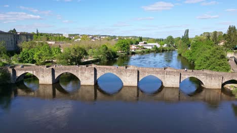 Saint-Etienne-old-bridge-on-Vienne-river,-Limoges-in-France