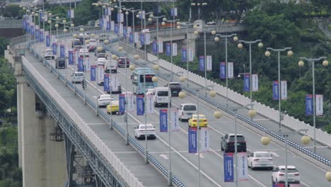 Vehículos-Circulando-Por-El-Puente-Del-Río-Jialing-En-Chongqing