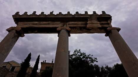 Foro-Romano-Puerta-De-Atenas-ágora-Romana-Al-Norte-De-La-Acrópolis