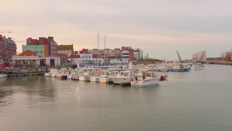 Der-Hafen-Von-Dunkerque-In-Dünkirchen,-Frankreich---Weitwinkelaufnahme