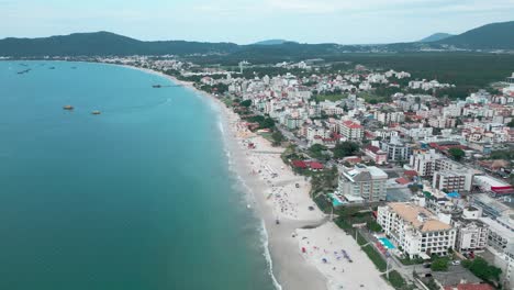 Barco-Y-Embarcaciones-En-Canasvieiras-Florianópolis,-Brasil.