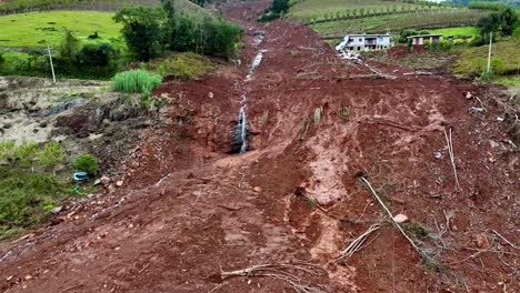 Comunidades-Completamente-Destruidas-Por-El-Derrumbe-De-Edificios-Debido-A-Deslizamientos-De-Tierra