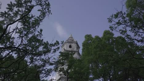 White-clouds-flow-rapidly-at-the-top-of-the-tower