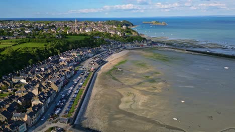 Cancale-coast-and-beach-during-low-tide,-Brittany-in-France