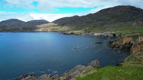 Lugares-épicos-De-Irlanda,-Paisaje-Salvaje-De-West-Cork,-Península-De-Cods-Head,-Belleza-Escarpada-En-Un-Paisaje-Impresionante.