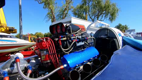 Mirada-Detallada-Al-Potente-Motor-De-Un-Hidroavión-Estacionado-En-El-Club-De-Esquí-De-Mulwala-Para-Una-Reunión-De-Carreras