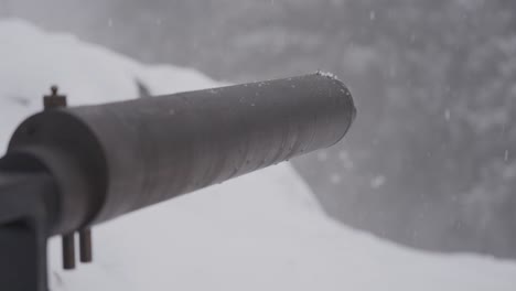 Vintage-machine-gun-aiming-in-cold-snow-fall