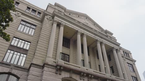 Toma-De-ángulo-Bajo-Del-Palacio-De-Justicia-De-1910-En-El-Centro-De-Houston,-Texas.