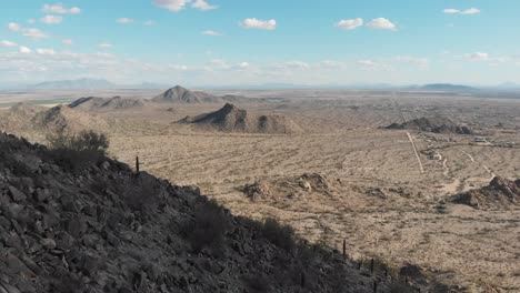 Vorbeiflug-über-Ein-Wüstengebirge-Im-Südosten-Von-Arizona