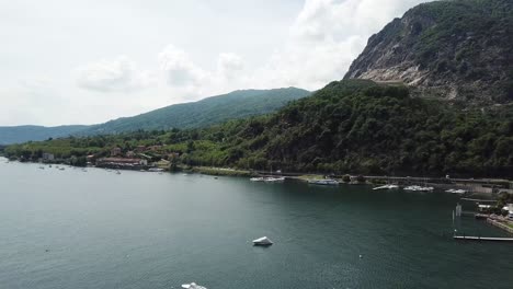 Frente-Al-Lago-De-Feriolo-En-El-Lago-Maggiore-En-Italia