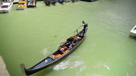 Elderly-couple-taking-the-romantic-gondola-boat-tour-on-the-grand-canal-of-Venice,Italy