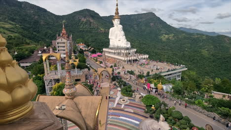 Phetchabun-Temple,-also-known-as-Wat-Pha-Sorn-Kaew,-is-a-stunning-Buddhist-monastery-located-in-the-Phetchabun-province-of-Thailand