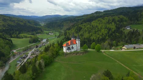 Valley-reveal,-vertigo-effect,-small-isolated-rural-church-location