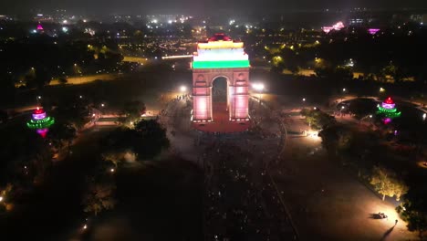 Das-India-Gate-Ist-Ein-Kriegsdenkmal-In-Der-Nähe-Des-Kartavya-Pfades-Am-östlichen-Rand-Der-„Zeremonienachse“-Von-Neu-Delhi