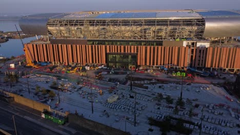 Everton-Football-Club-Vista-Aérea-En-Ascenso-Nueva-Construcción-Del-Estadio-En-Bramley-Moore-Dock-Liverpool-Waterfront