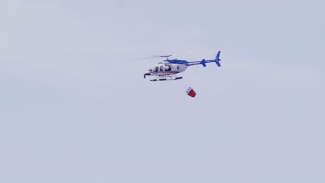 Luftlöschhubschrauber-Im-Training-Vergrößert