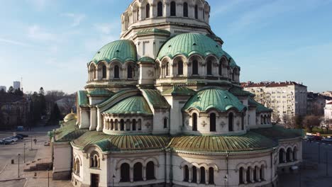 Aerial-pedestal-drone-clip-ascending-upwards-of-Alexander-Nevsky-Cathedral-in-the-Winter-sun,-Sofia,-Bulgaria