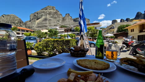 Excursión-De-Un-Día-A-Meteora-Con-Sabor-A-Cocina-Griega.