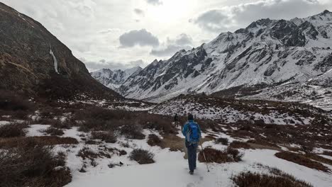 Following-a-female-hiker-in-a-snowy-field