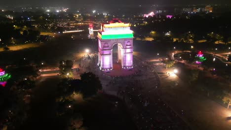 La-Puerta-De-La-India-Es-Un-Monumento-A-Los-Caídos-Ubicado-Cerca-Del-Camino-Kartavya-En-El-Borde-Oriental-Del-&quot;eje-Ceremonial&quot;-De-Nueva-Delhi.