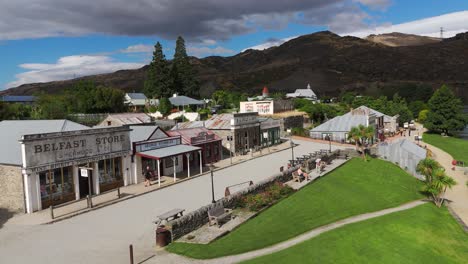 Exploring-historic-Township-of-Cromwell,-New-Zealand,-aerial-view