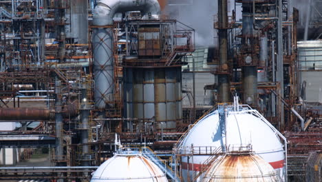 Industrial-pipelines-of-an-oil-refinery-plant