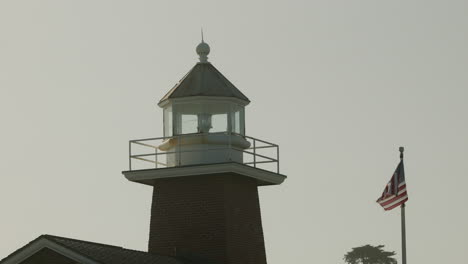 Lighthouse-at-Steamer-Lane-in-Santa-Cruz,-California