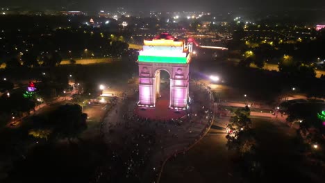 Das-India-Gate-Ist-Ein-Kriegsdenkmal-In-Der-Nähe-Des-Kartavya-Pfades-Am-östlichen-Rand-Der-„Zeremonienachse“-Von-Neu-Delhi