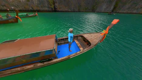 sailing-a-longtail-boat-in-the-pileh-lagoon