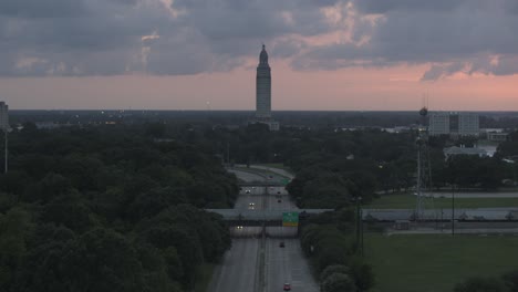 Toma-De-Drones-Del-Edificio-De-La-Capital-Del-Estado-En-Baton-Rouge,-Luisiana.