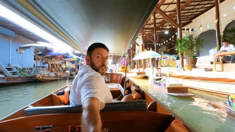 damnoen-saduak-floating-market-bangkok