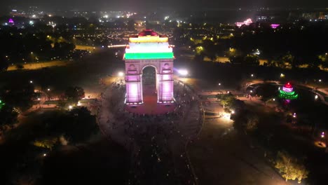 La-Puerta-De-La-India-Es-Un-Monumento-A-Los-Caídos-Ubicado-Cerca-Del-Camino-Kartavya-En-El-Borde-Oriental-Del-&quot;eje-Ceremonial&quot;-De-Nueva-Delhi.
