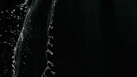 Liquid-splashes-in-super-slow-motion