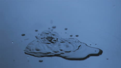 Drops-falling-in-super-slow-motion