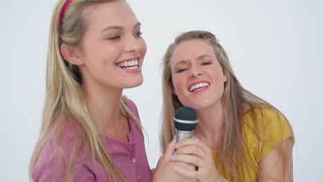 Friends-jumping-and-singing-in-a-microphone