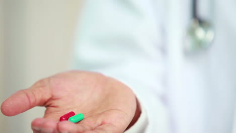 Doctor-holding-pills-in-his-palm