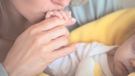 Woman-holding-her-babys-hand