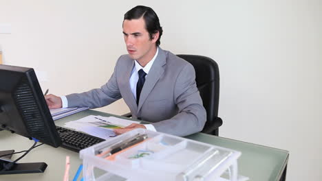 Businessman-working-with-a-computer