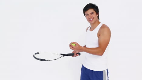 Mann-Macht-Rebounds-Mit-Einem-Tennisball-