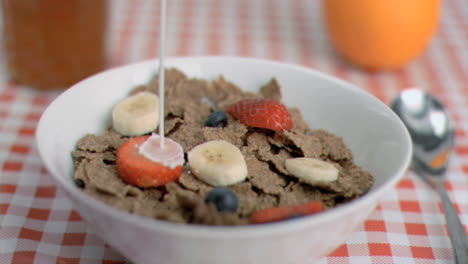 Verschüttete-Milch-In-Superzeitlupe