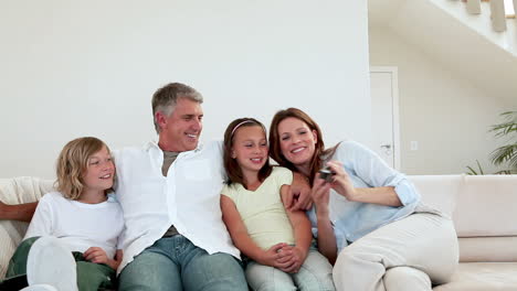 Familie-Posiert-Für-Ein-Foto