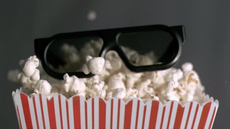 Popcornschachtel-Fällt-In-Superzeitlupe-Mit-3D-Brille