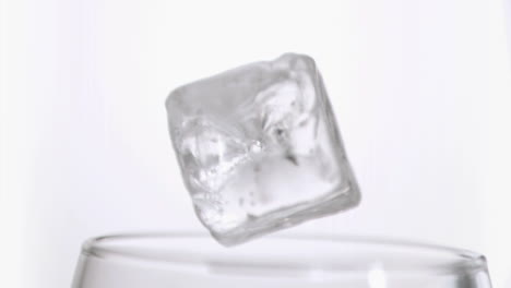 Ice-cubes-in-super-slow-motion-falling-together
