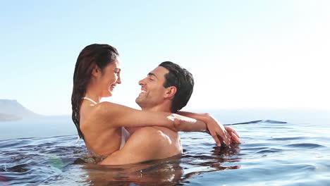 Man-hugging-his-girlfriend-in-a-pool