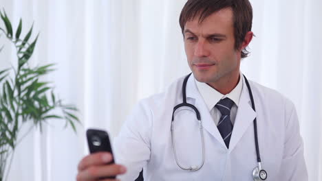 Doctor-textmessaging