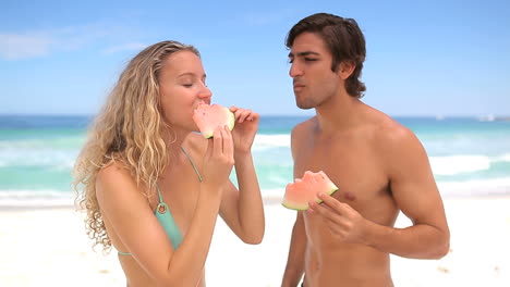 Couple-eating-watermelon-