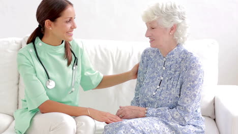 Elderly-woman-speaking-with-home-nurse