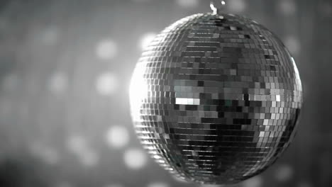 Bola-De-Discoteca-Brillante-Girando