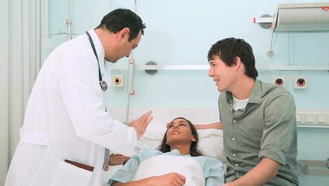 Doctor-talking-to-a-patient